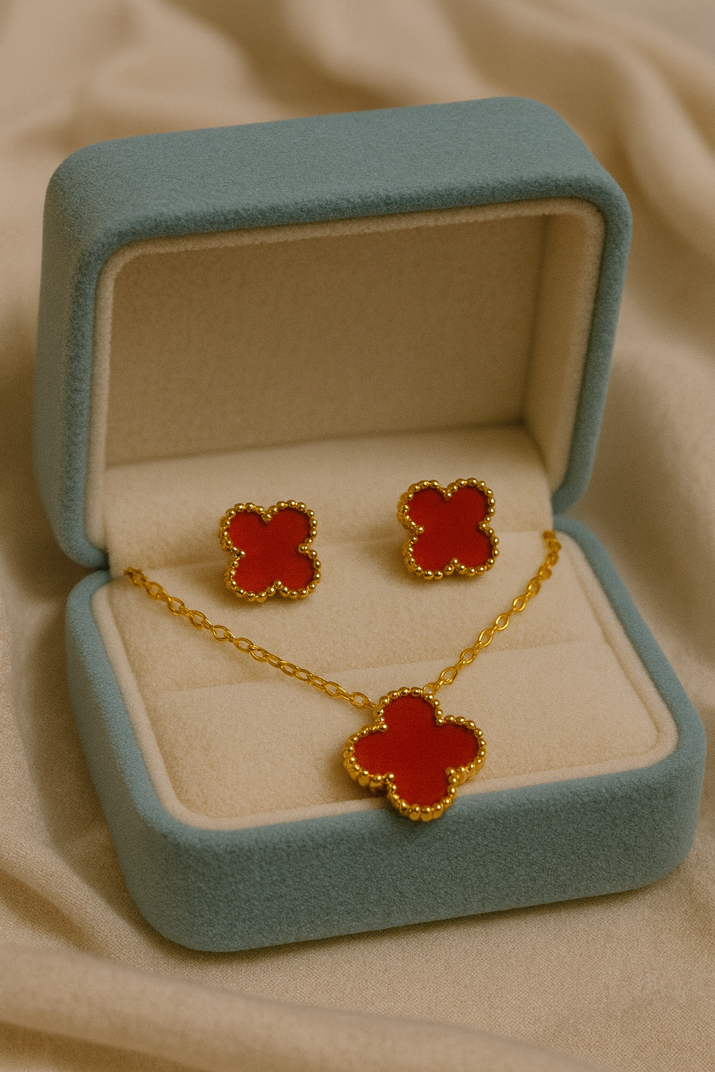 Clover Pendant & Studs Jewelry Set | Gold-Plated Stainless Steel  – KZ8812321