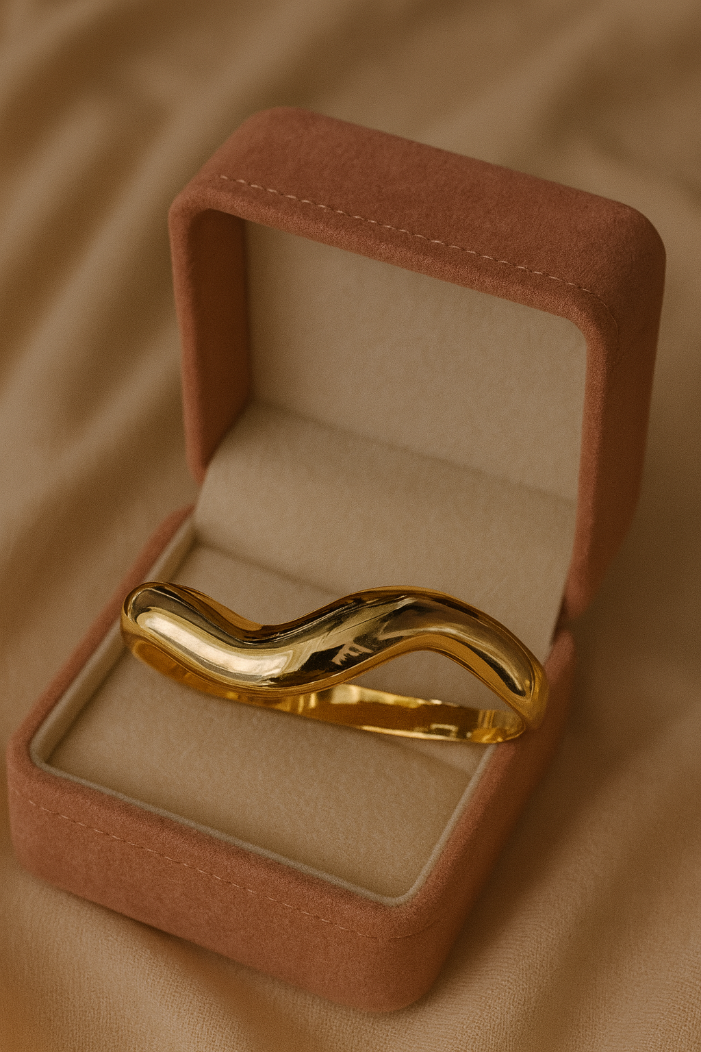 Regal Twist Statement Kada – | Gold-Plated Stainless Steel -KZ8812371