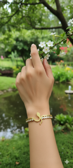 Crystal Cobra Elegance Kada | Gold-Plated Stainless Steel– KZ8812362