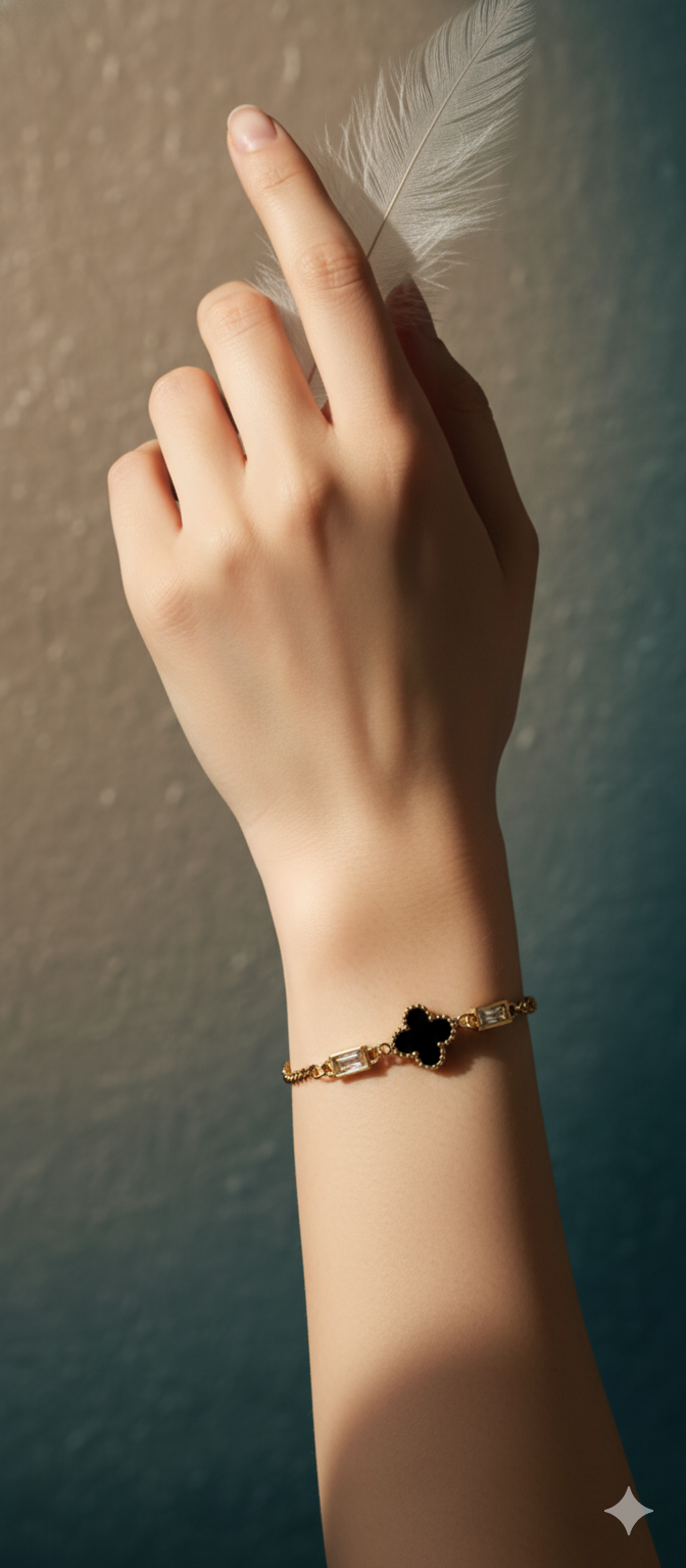 Black Clover Baguette Bracelet | Adjustable Gold-Plated Stainless Steel – KZ8812306