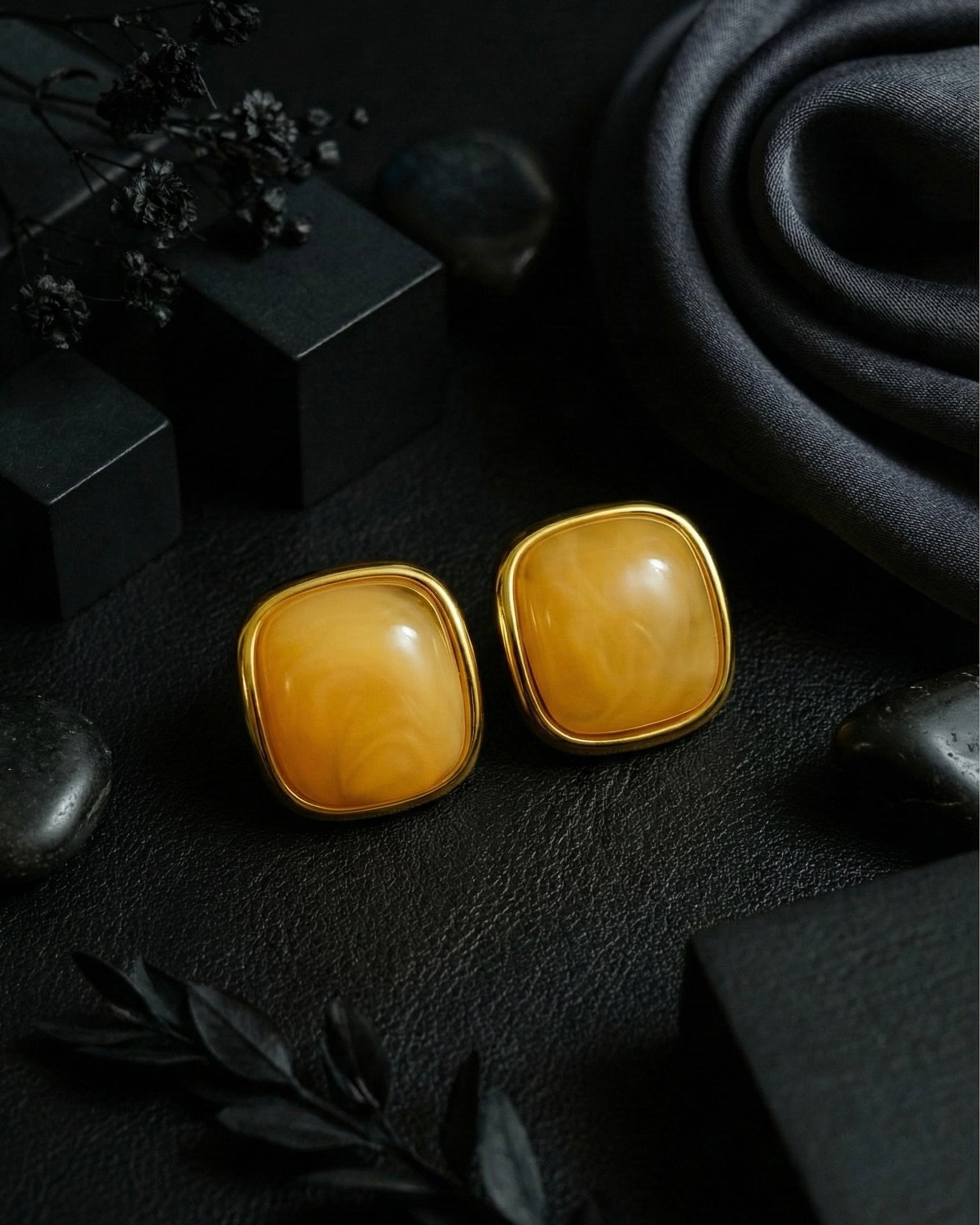 Marble Gloss Gold Studs |  Gold-Plated Stainless Steel – KZ8812340