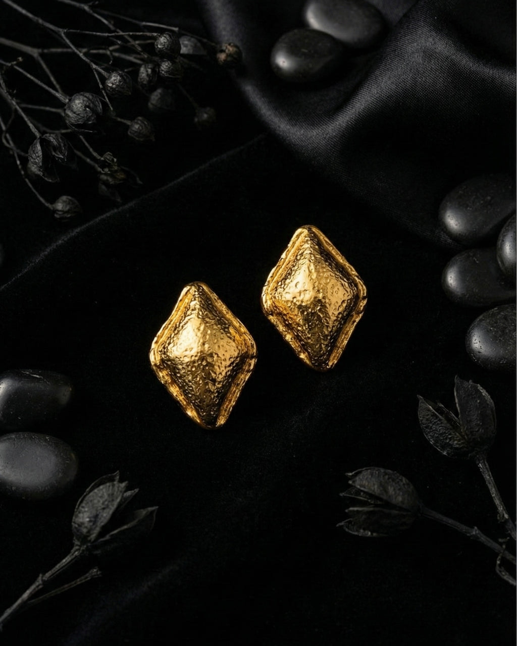 GoldCrush Stud Earrings | Gold-Plated Stainless Steel – KZ8812332