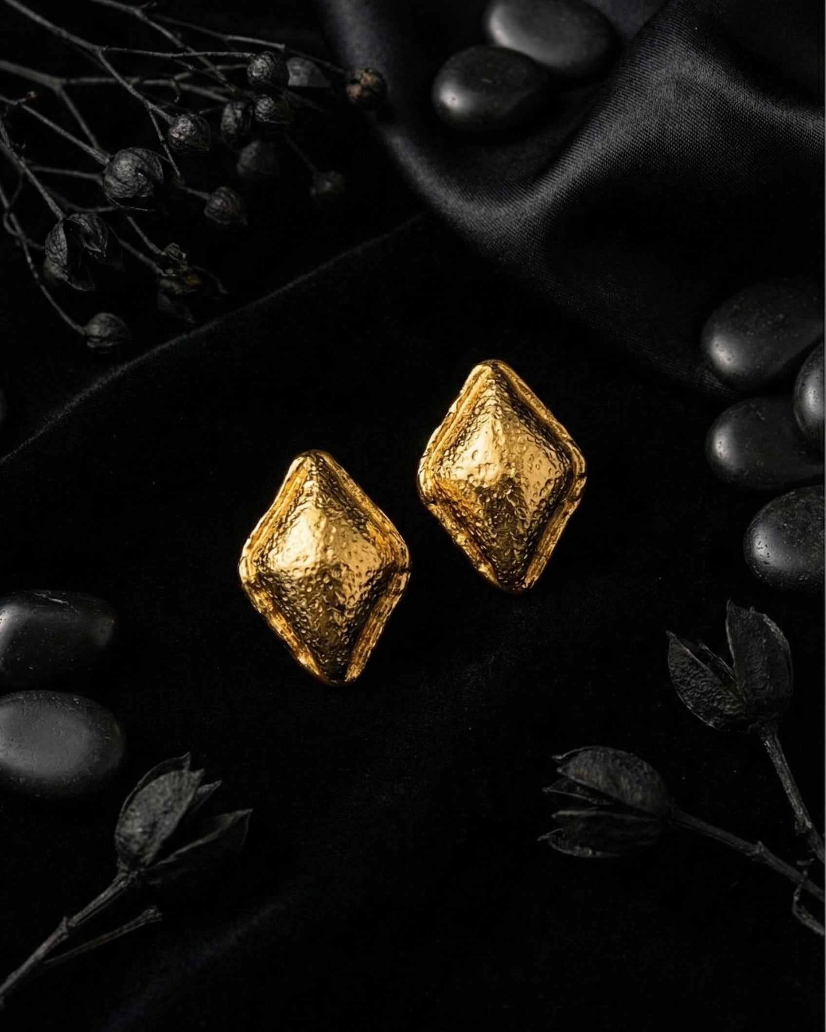 GoldCrush Stud Earrings | Gold-Plated Stainless Steel – KZ8812332