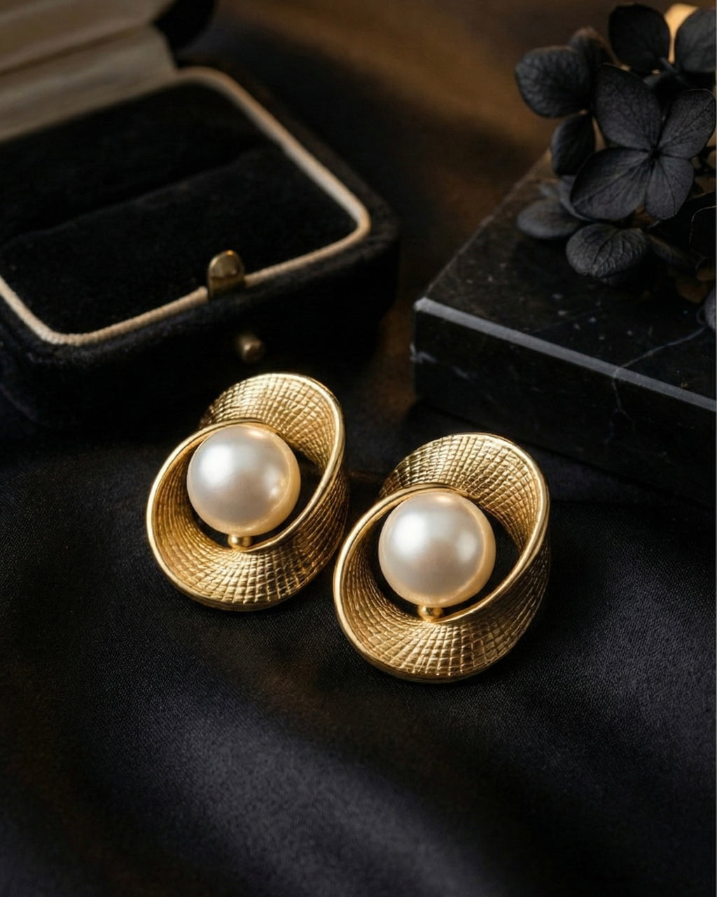 Imperial Gold Sphere Pearl Earrings | Gold-Plated Stainless Steel – KZ8812338