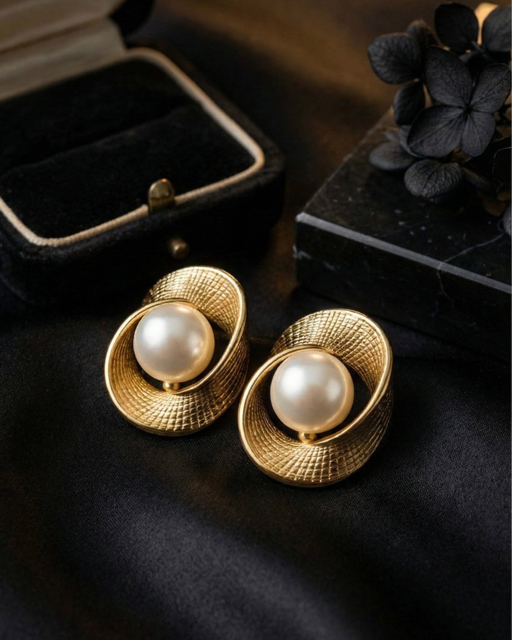 Imperial Gold Sphere Pearl Earrings | Gold-Plated Stainless Steel – KZ8812338