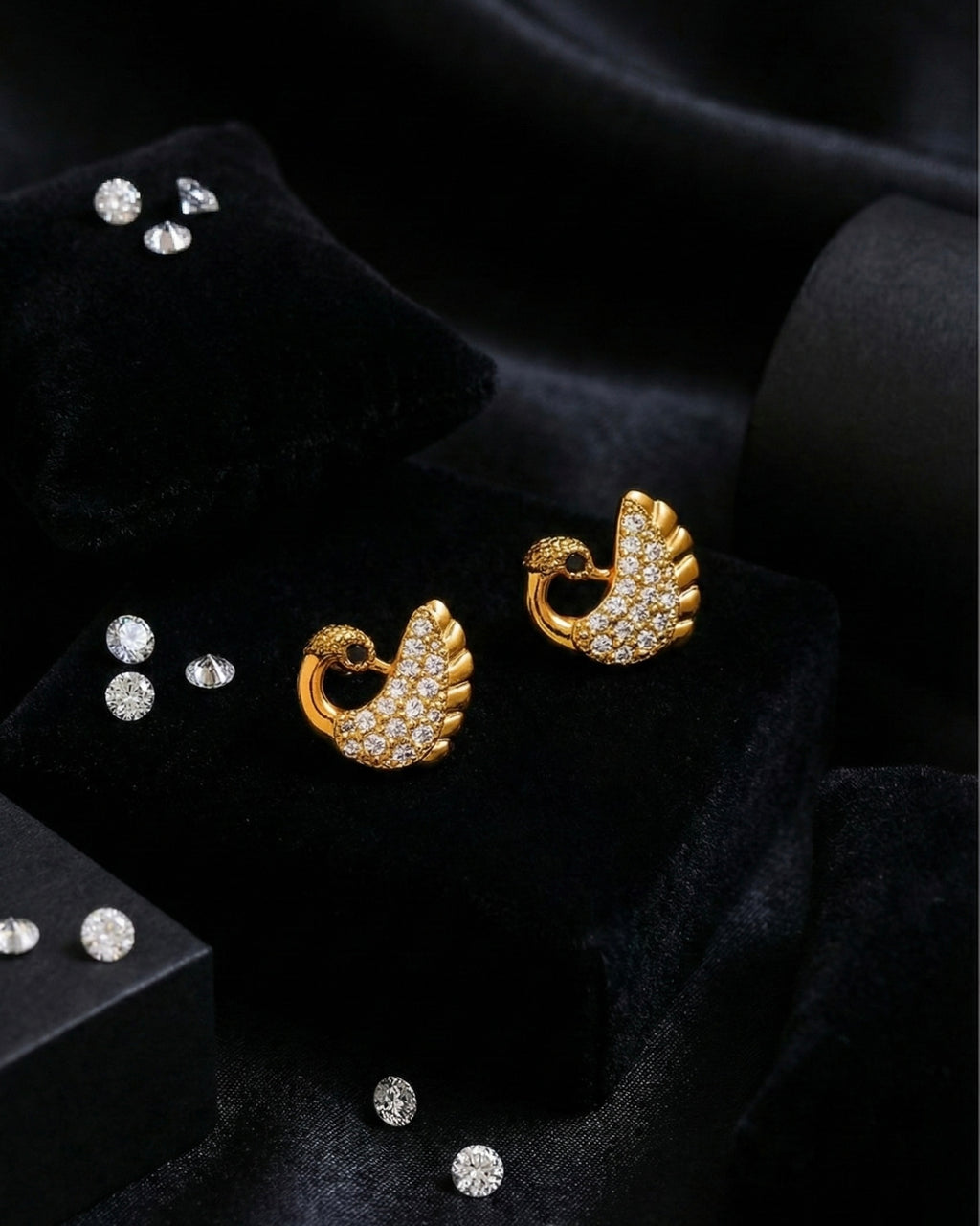 Royal Swan Sparkle Studs | Gold-Plated Brass – KZ8812346