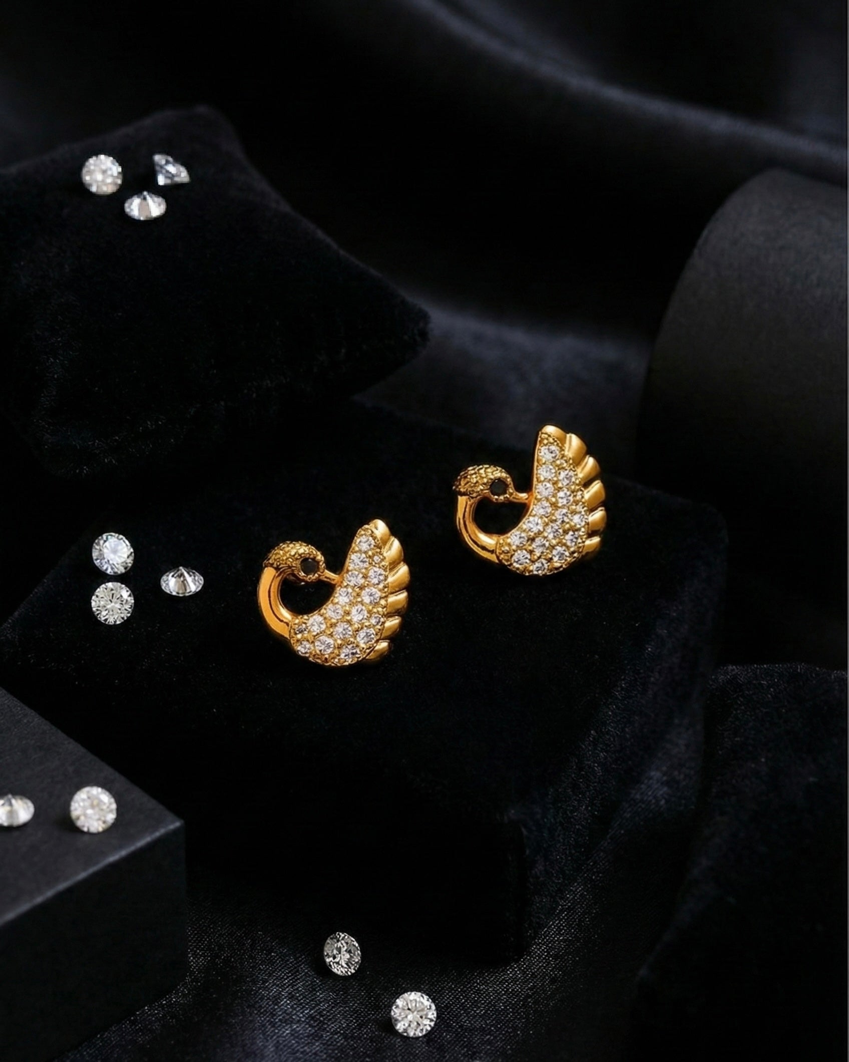Royal Swan Sparkle Studs | Gold-Plated Brass – KZ8812346