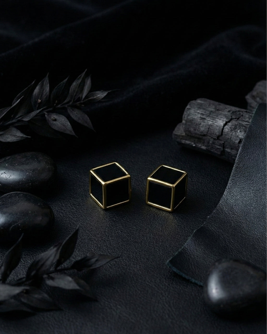 Imperial Black Box Studs | Gold-Plated Stainless Steel – KZ8812337