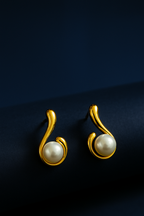 Infinity Curve Pearl Earrings | Gold-Plated Stainless Steel  – KZ8812339