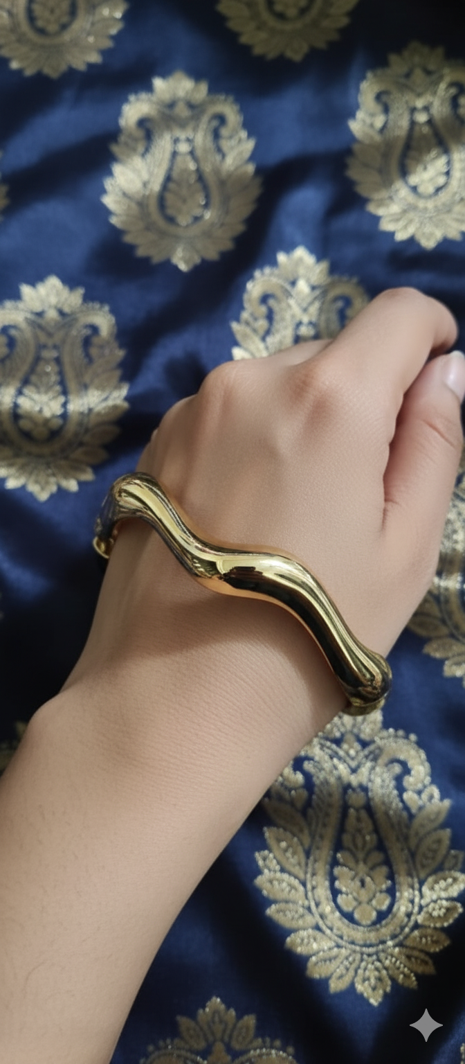 Regal Twist Statement Kada – | Gold-Plated Stainless Steel -KZ8812371