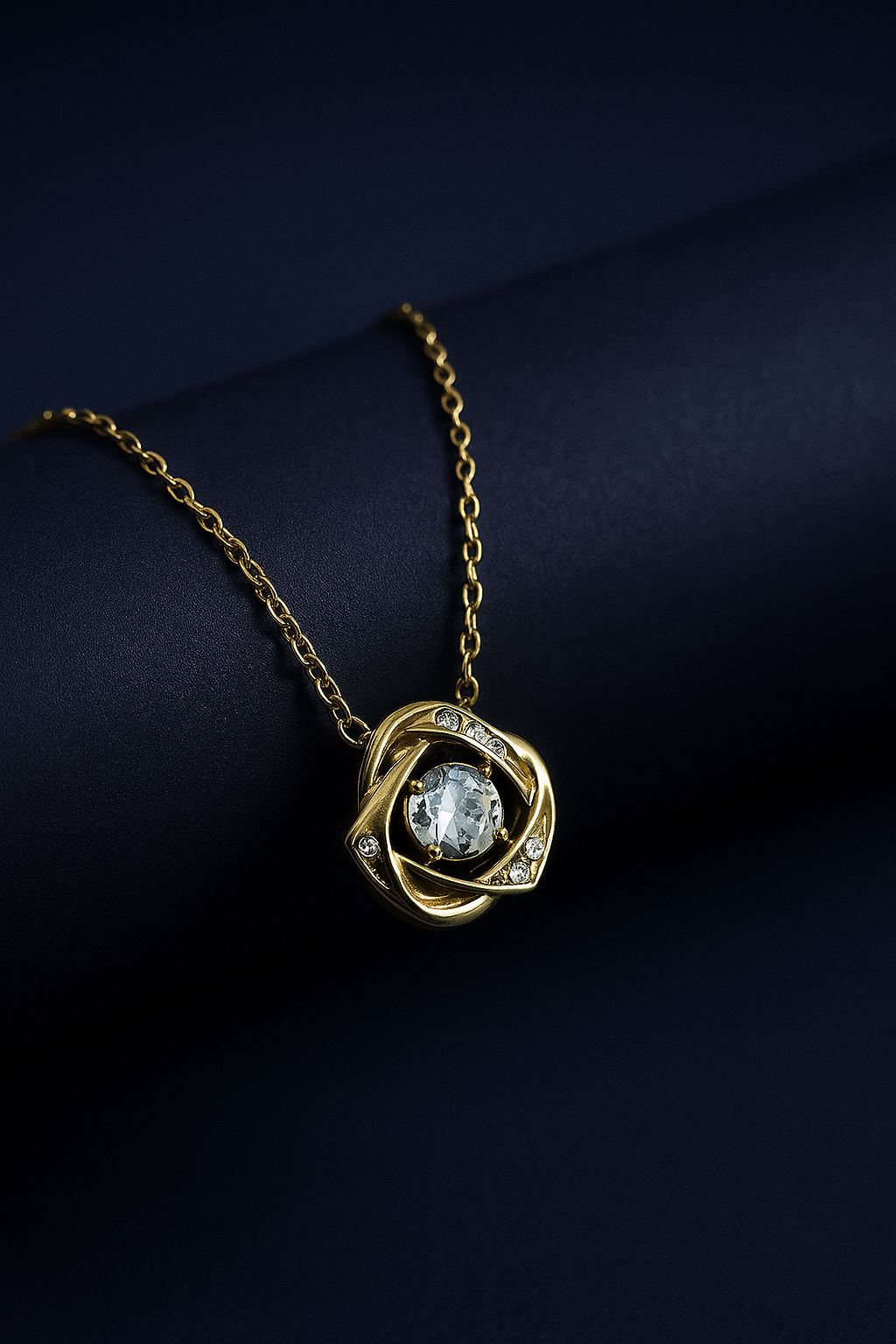 Twisted Bloom Diamond Necklace | Gold-Plated Stainless Steel – KZ8812360