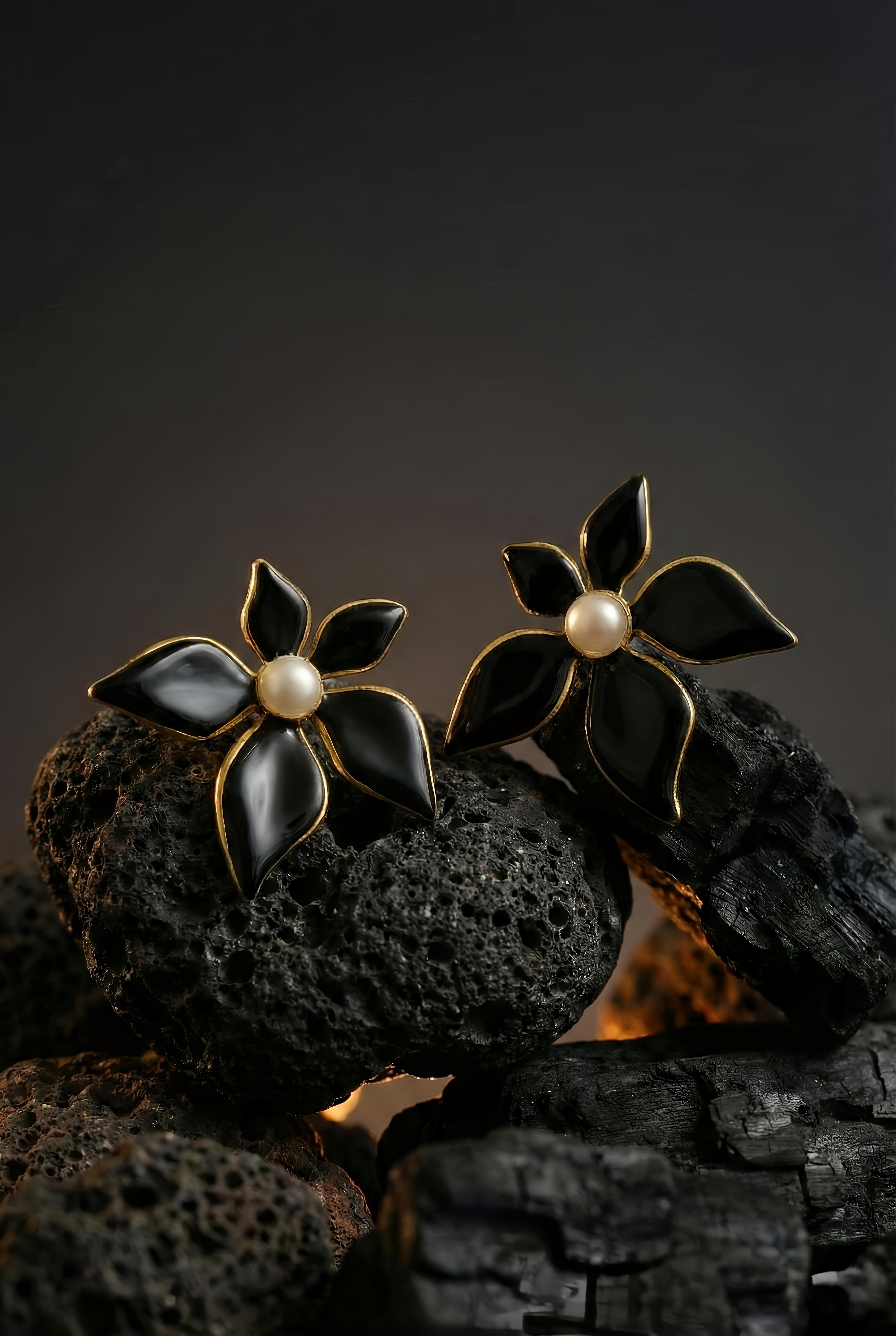 Black Flower Pearl Earrings | Gold-Plated Stainless Steel – KZ8812330