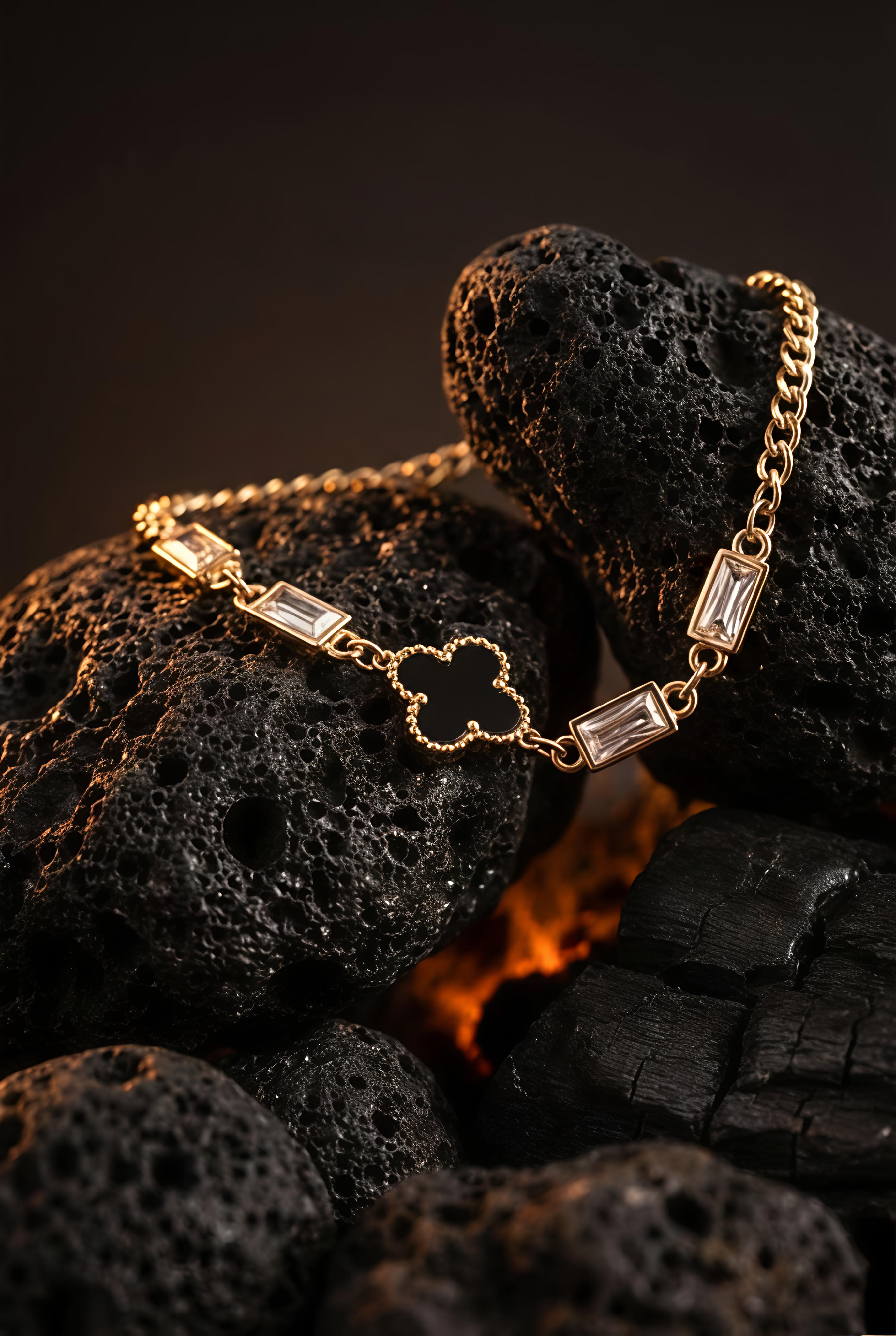 Black Clover Baguette Bracelet | Adjustable Gold-Plated Stainless Steel – KZ8812306