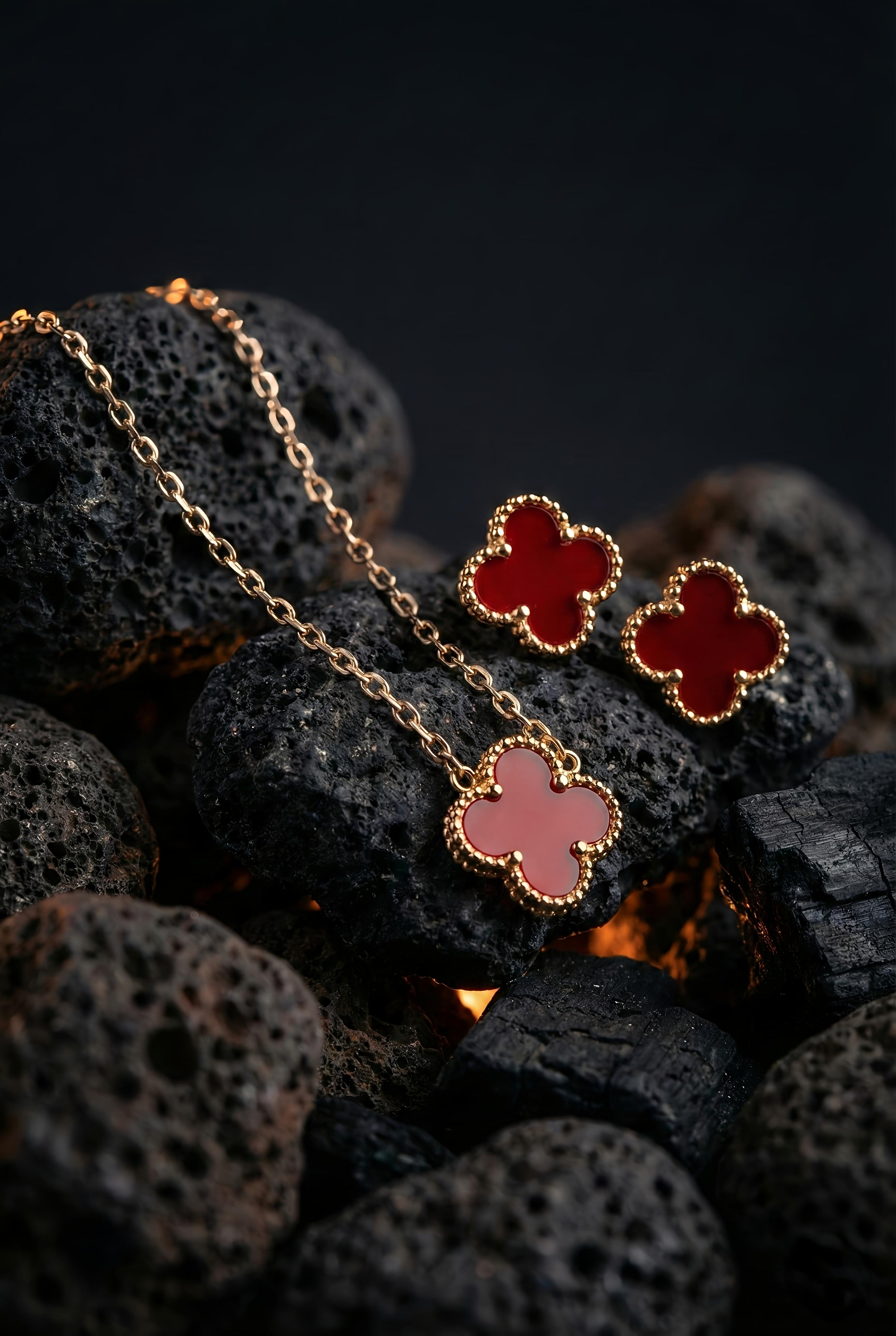 Clover Pendant & Studs Jewelry Set | Gold-Plated Stainless Steel  – KZ8812321