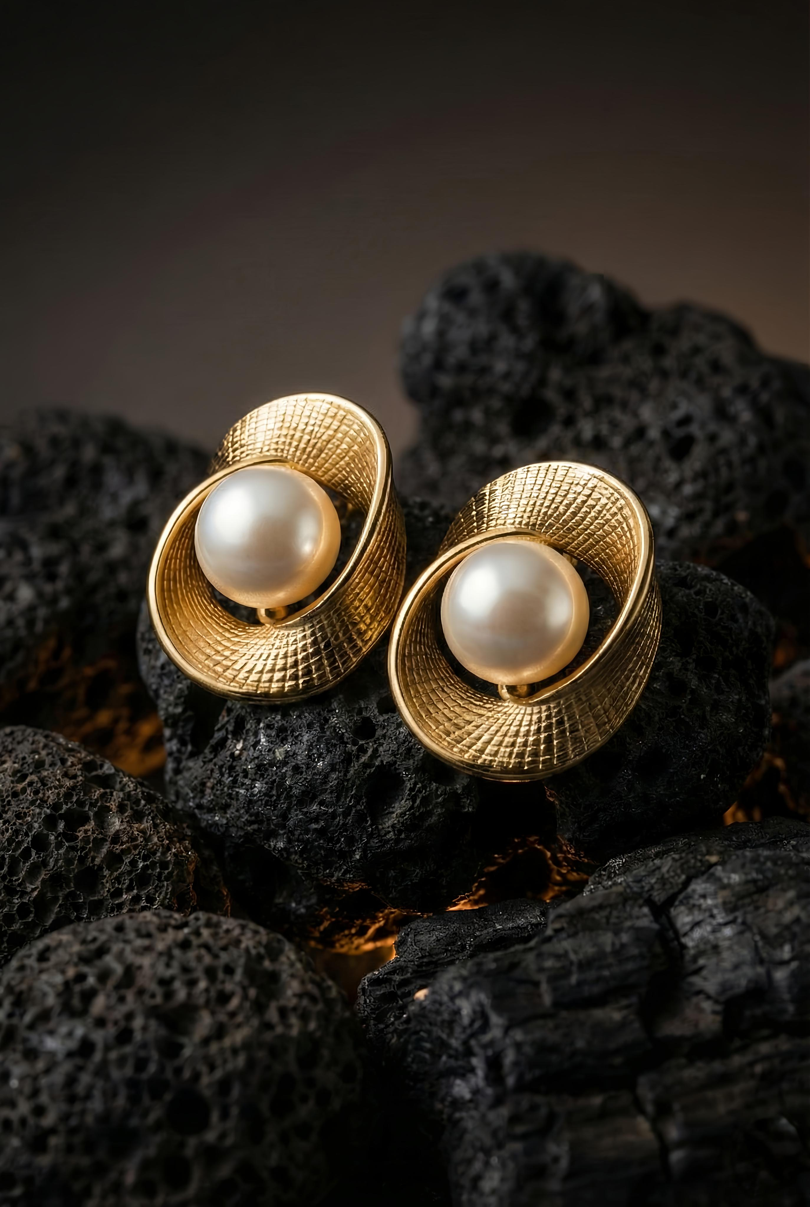 Imperial Gold Sphere Pearl Earrings | Gold-Plated Stainless Steel – KZ8812338